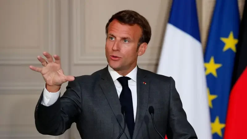 Macron rencontre al-Sissi dès son arrivée au Caire