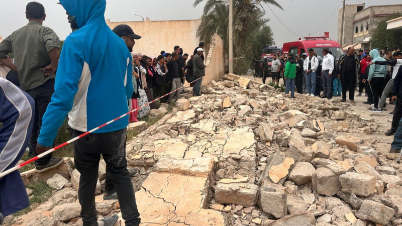 وفاة ثلاثة تلاميذ إثر سقوط جزء من جدار ...