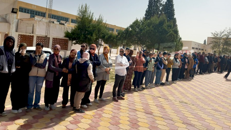 موكب تأبين تلميذين من ضحايا انهيار سور معهد المزونة