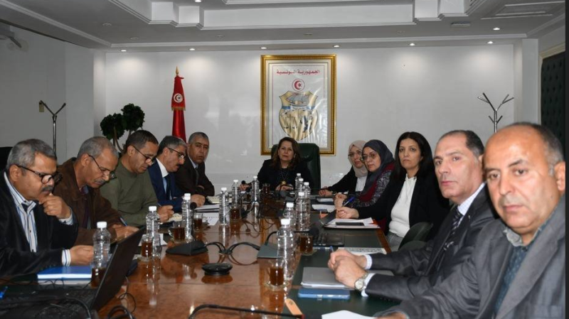 وزيرة الصناعة تتابع تقدم دراسة مشروع النقل الهيدروليكي للفسفاط