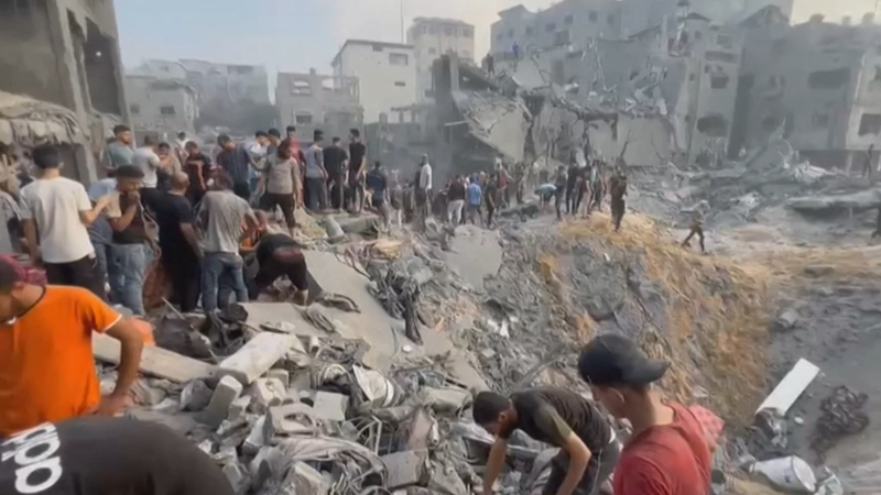 قصف مدرسة لنازحين في مخيم جباليا.. وسقوط شهداء