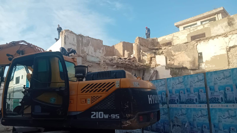 هدم بناية مهددة بالسقوط بنهج الباشا في ...
