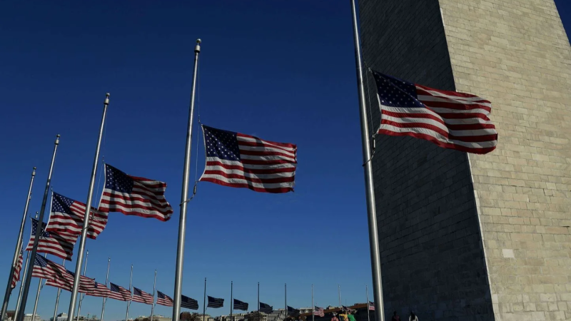 drapeaux en berne aux Etats-Unis