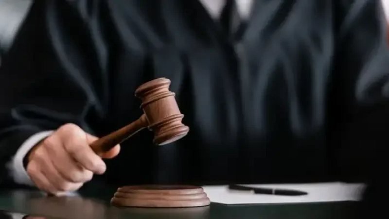 رفض الإفراج عن 3 إطارات سابقة بمؤسسة بترولية عمومية