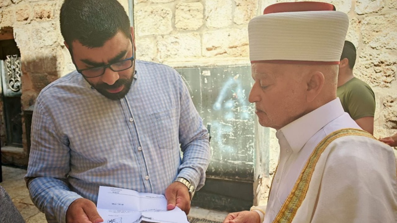 الاحتلال يحتجز خطيب المسجد الأقصى عقب ...