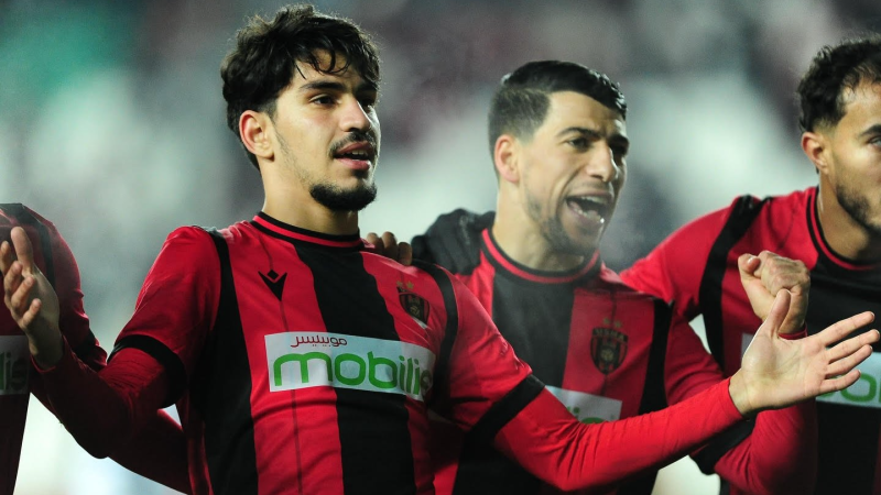 اتفاق رسمي بين النجم الساحلي والجزائري بن معزوز