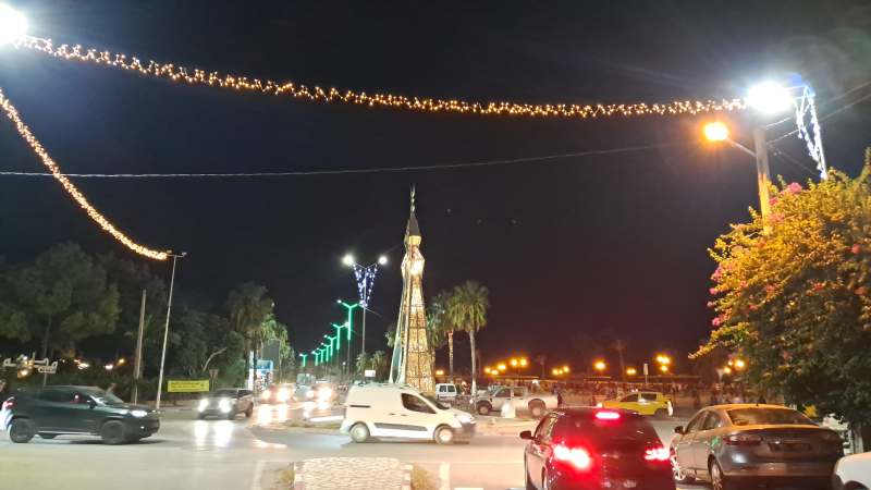شوارع القيروان تتزيّن احتفاءً بالمولد النبوي الشريف