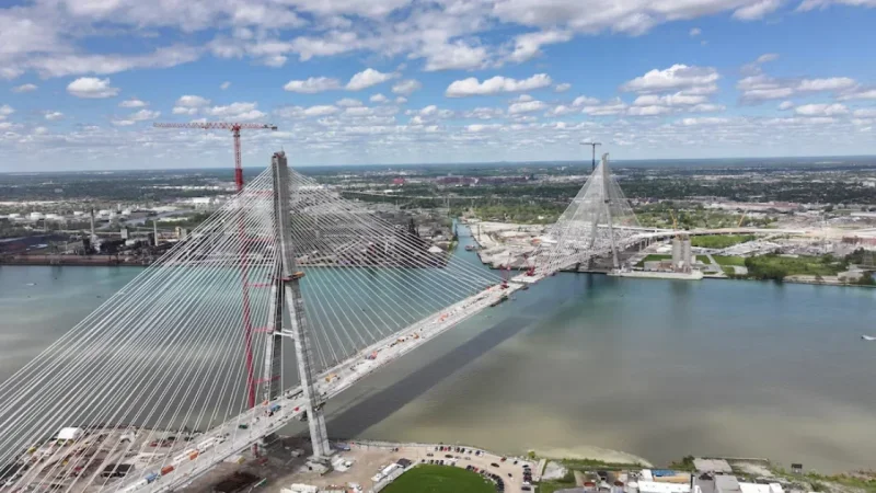 مُطالباً بنصف ملكيته.. ترامب يهدّد بوقف ...