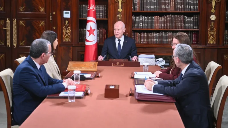 رئيس الجمهورية يتابع تنفيذ الزيادات في الأجور وملف المعطلين عن العمل