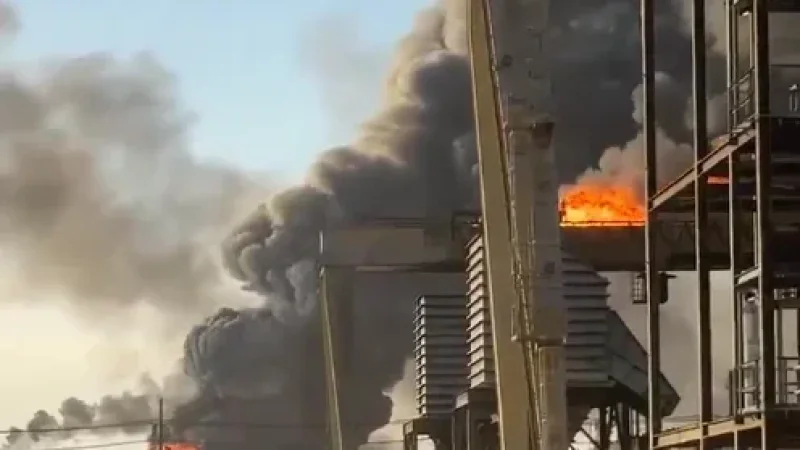 حريق ضخم في مصفاة نفط قرب سواحل تكساس