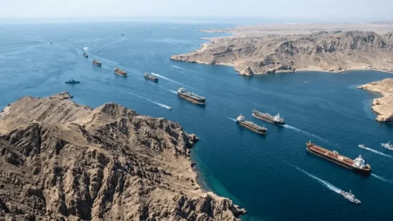 إيران تتعهد بالسماح للسفن 'غير المعادية' بعبور مضيق هرمز