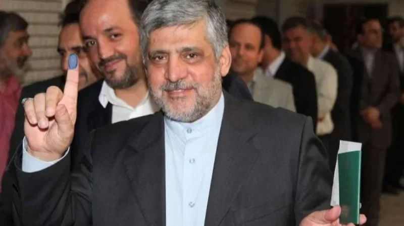 طهران تتحدّى قرار الخارجية اللبنانية وترفض مغادرة سفيرها لبيروت