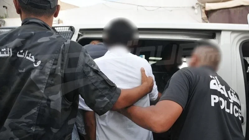 الأمن يُلقي القبض على عصابة السلب والسرقة بشارع الحرية