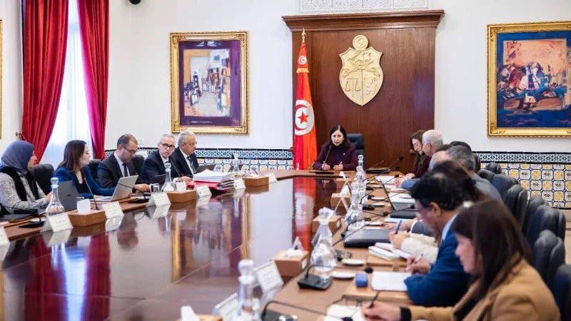 مجلس وزاري يُقرّ إجراءات لإصلاح منظومتَيْ الصحة والضمان الاجتماعي