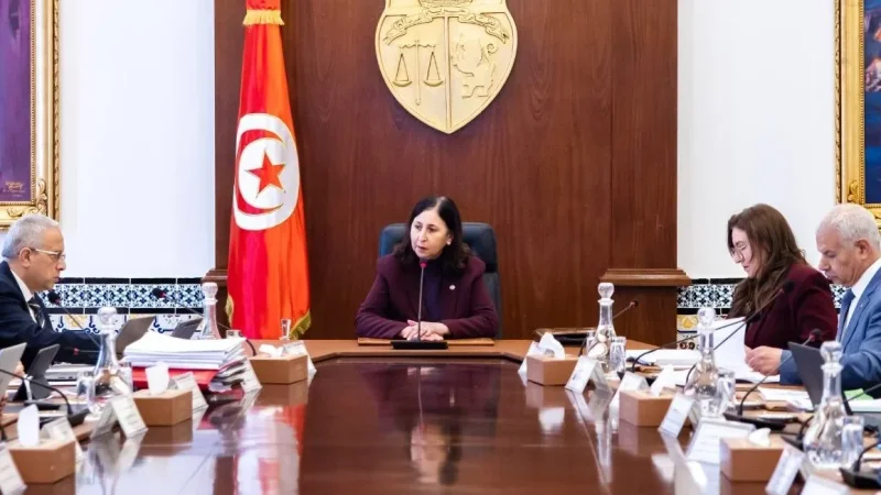 رئيسة الحكومة: إصلاح منظومتَيْ الصحة والضمان الاجتماعي أولوية مطلقة