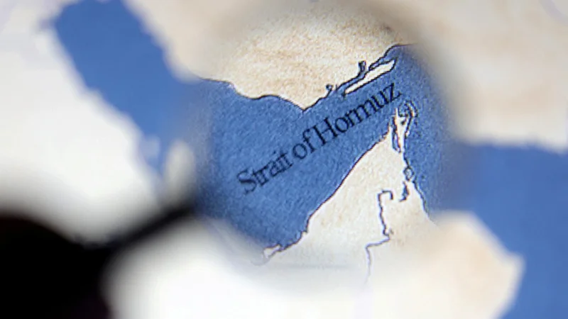 إيران: لجنة برلمانية توافق على فرض رسوم على عبور مضيق هرمز