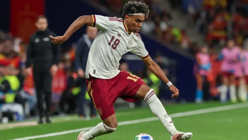 لامين يامال: أنا مسلم والسخرية من الدين جهل وعنصريّة