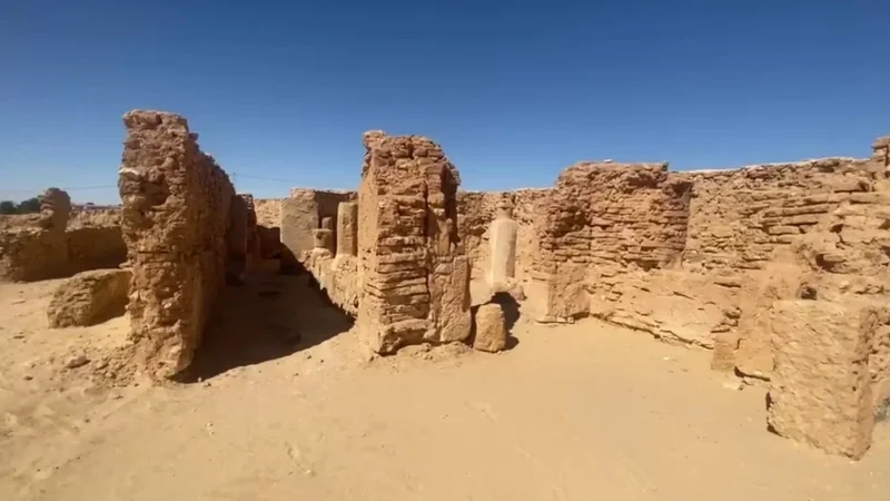 حفريات الموقع الأثري كستيليا بتوزر تكشف عن مدينة كاملة مغمورة بالرمال