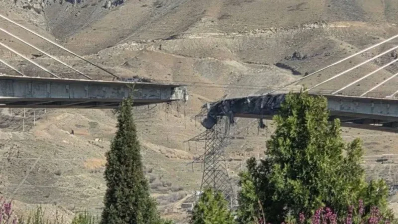 ترامب: 'أكبر جسر في إيران ينهار بالكامل.. والمزيد قادم'