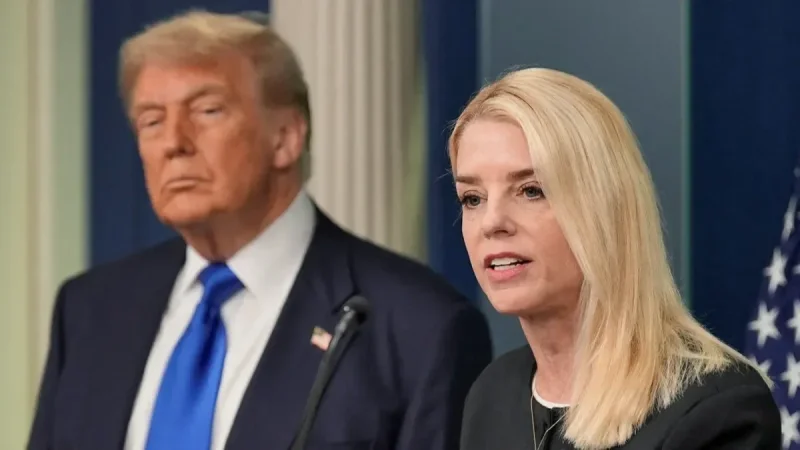 ترامب يقيل وزيرة العدل بام بوندي