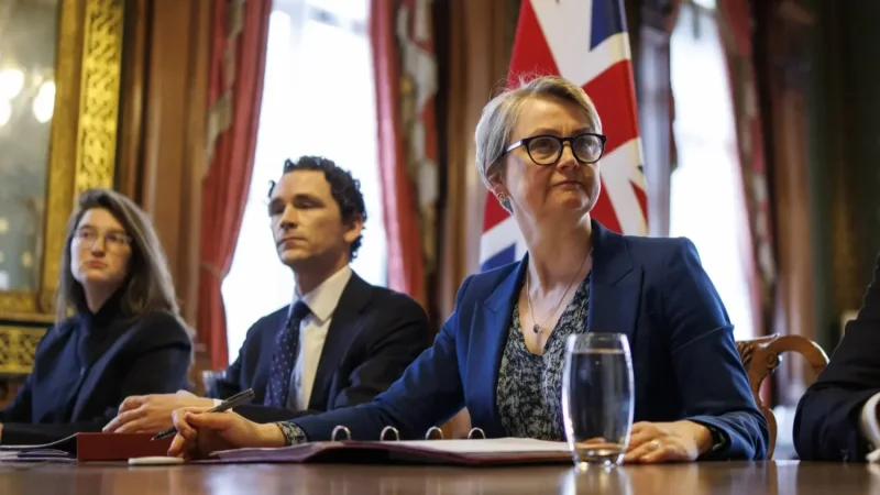 حوالي 40 دولة تجتمع لفتح هرمز: لن نسمح لإيران باتخاذ الاقتصاد رهينة