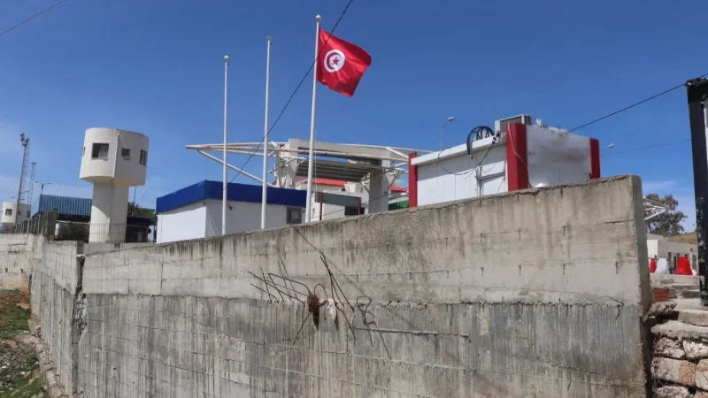 انزلاق أرضي بالمعبر الحدودي 'ببوش' وسلطة الإشراف تتعهد بالصيانة