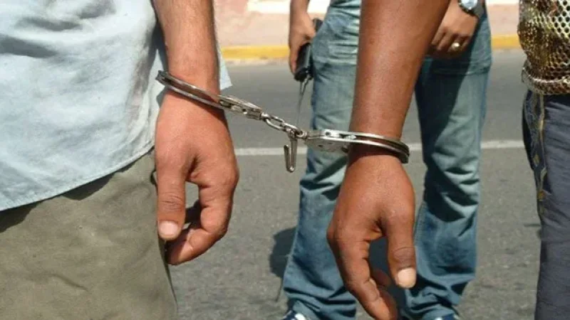 الإبقاء رهن الإيقاف على أشخاص ضبطت بحوزتهم 95 صفيحة زطلة