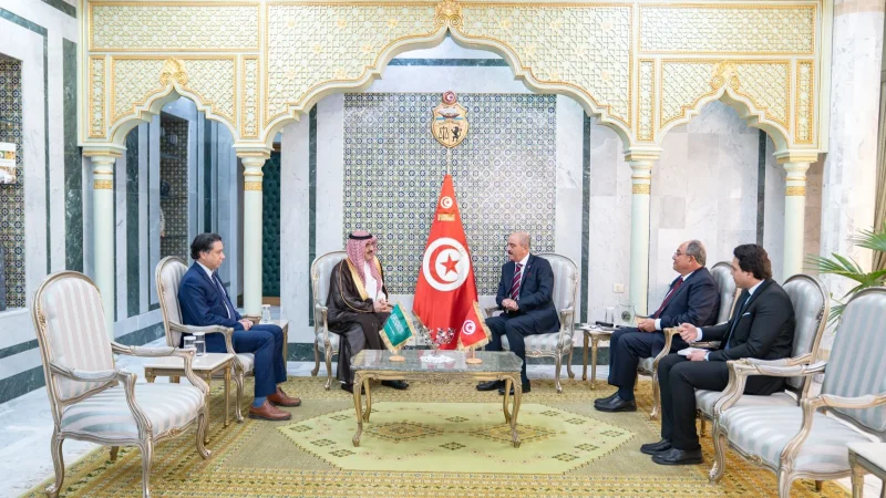 وزير الخارجية يلتقي السفير السعودي لدى تونس بمناسبة انتهاء مهامه