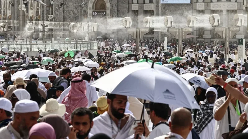 أكثر من مليون ونصف حاج وحاجة يتجهون نحو عرفات لأداء الركن الأعظم