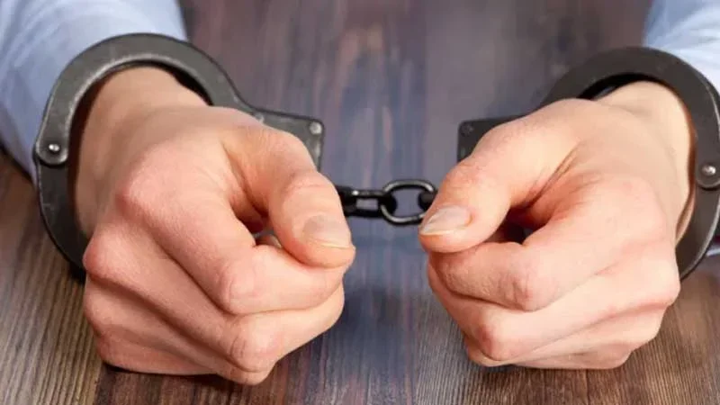 تسبب في ضرر لـ35 مواطنا: إيقاف سوري يدير شبكة عقود عمل مزيفة