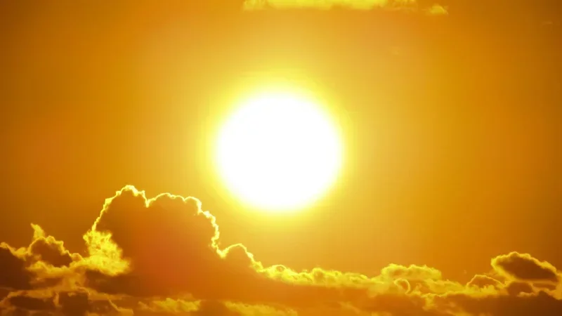 الحرارة تصل إلى 38 درجة غدا الثلاثاء مع ظهور الشهيلي