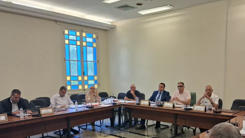 البرلمان يُناقش تسوية مشاريع مقامة على أراضٍ فلاحية