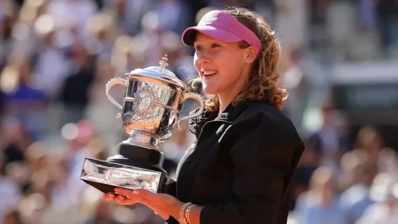 Roland-Garros : La Russe Mirra Andreeva sacrée...