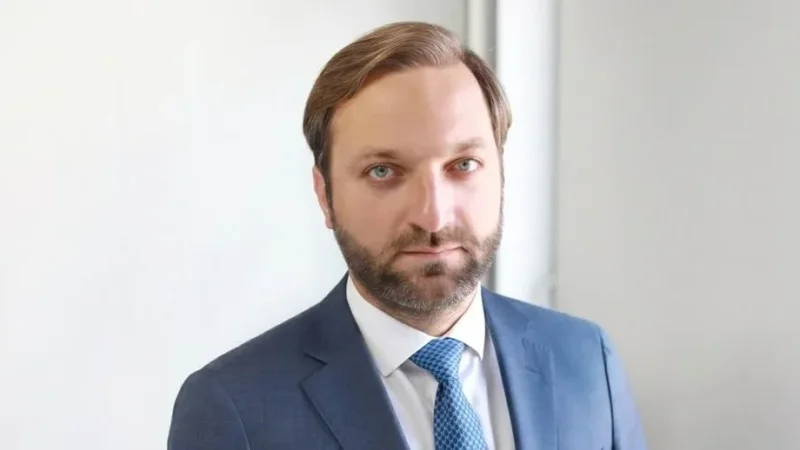 البنك الأوروبي لإعادة الإعمار: جورج أخالكاتسي رئيس