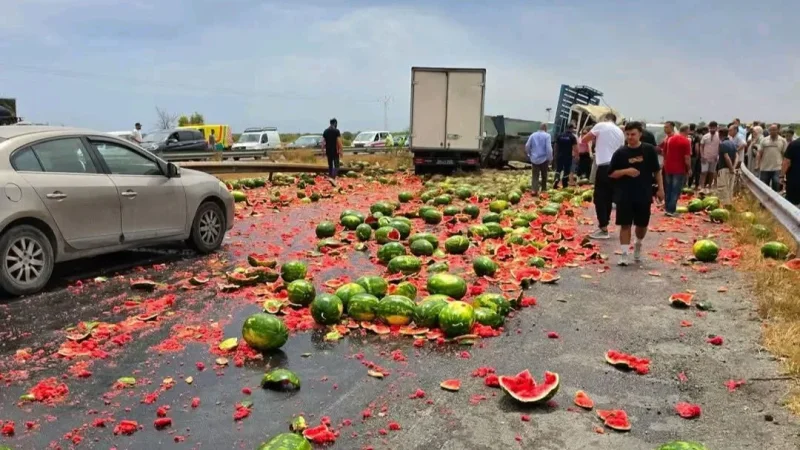 وفاة شخص وإصابات في حادث انزلاق شاحنة دلاّع بالطريق السيارة 