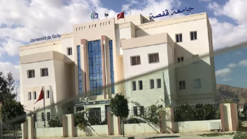 جامعة قفصة تتحصل على شهادة الجودة العالمية إيزو 90