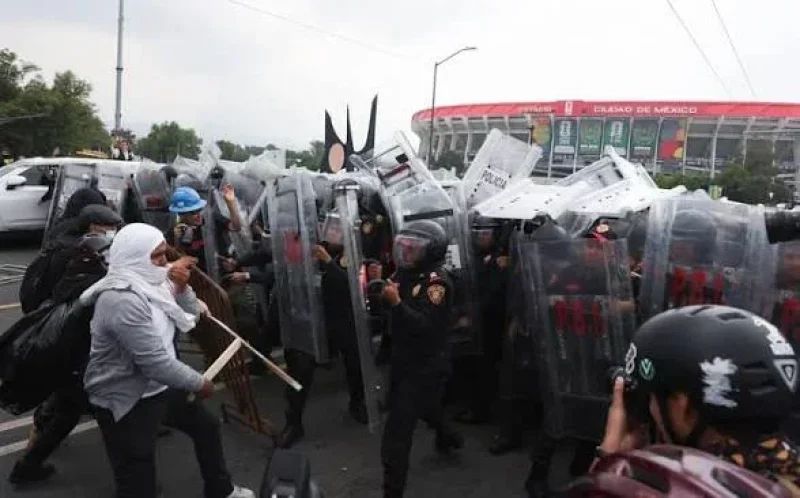 Mexico opens World Cup with win; clashes reported outside Azteca stadium