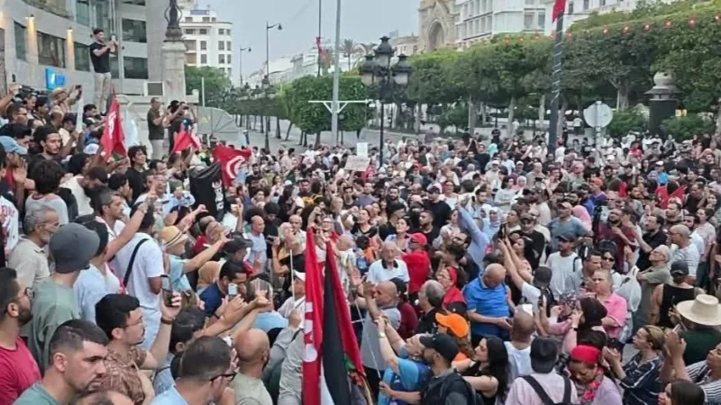 مسيرة في العاصمة تزامنا مع عيد الجمهورية الـ69