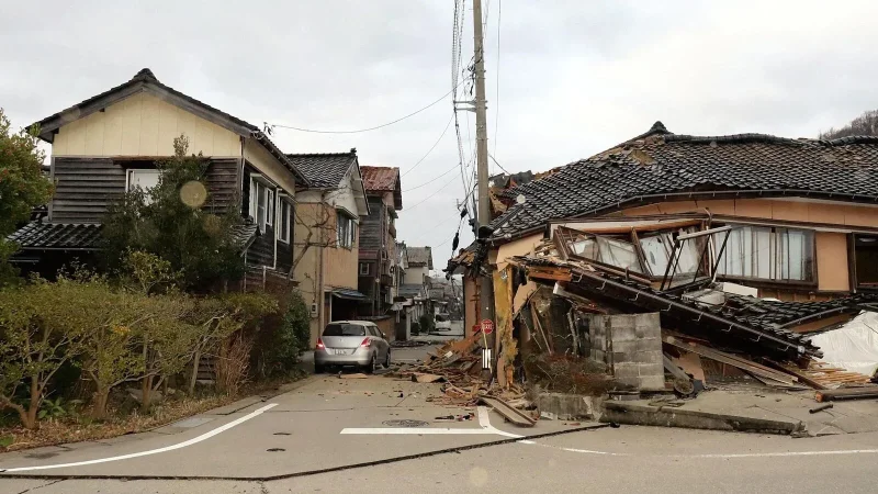 Séisme au Japon: Des blessés et des bâtiments effondrés