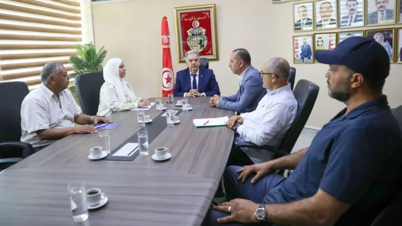 The Minister of Sports listens to the demands of the national voter, Moin Chaabani