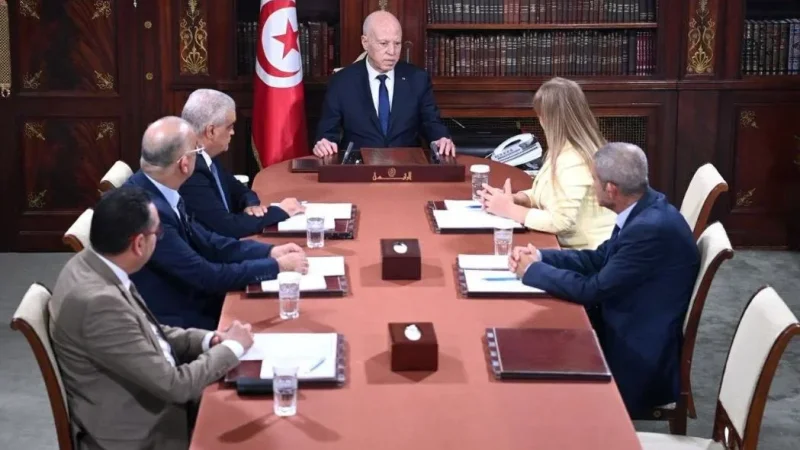 رئيس الجمهورية يجتمع برؤساء المؤسسات الإعلامية العمومية