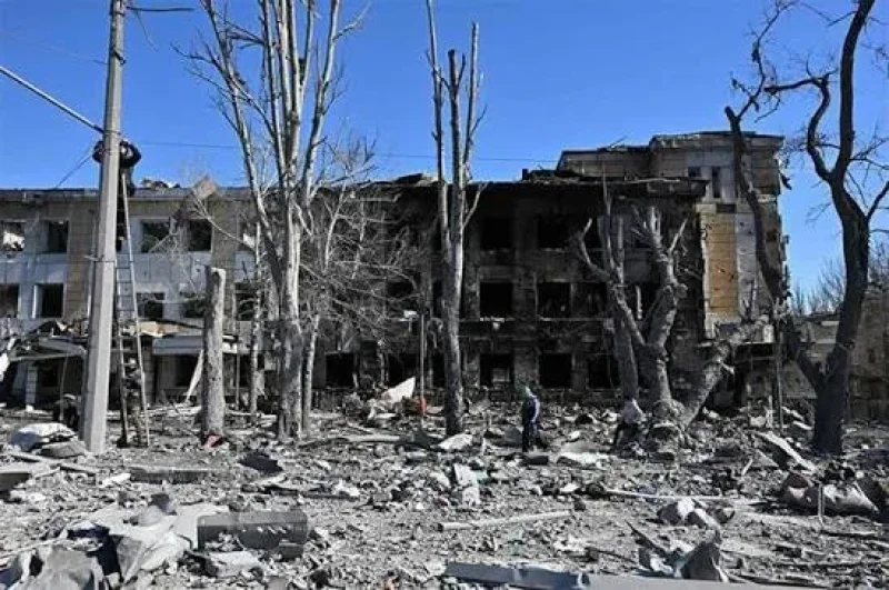 Ukraine: des frappes russes font deux morts et des dizaines de blessés