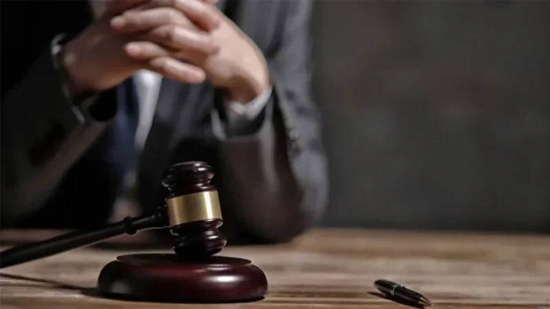 إحالة الأب المتهم بإلقاء طفلتيه من الطابق الثالث على قاضي التحقيق