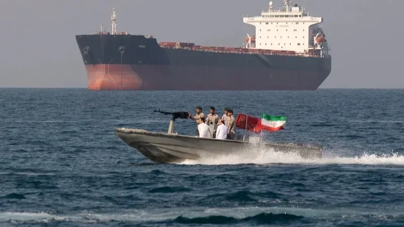 إيران تهدّد بتحويل سياستها من 'الدفاع إلى الهجوم'  في مضيق هرمز