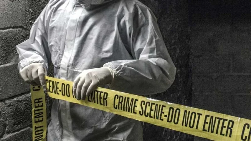 كهل يقدم على قتل زوجته وإصابة 3 من عائلته ببندقية وسلاح أبيض