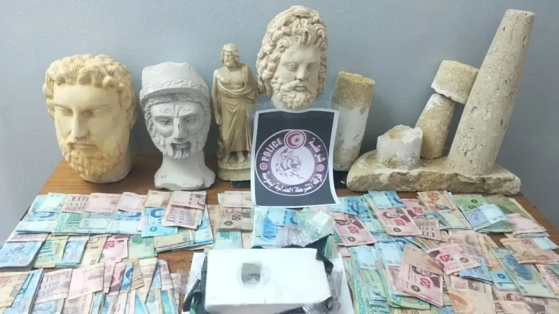 تفكيك وفاق إجرامي لترويج المخدرات وحجز قطع أثرية