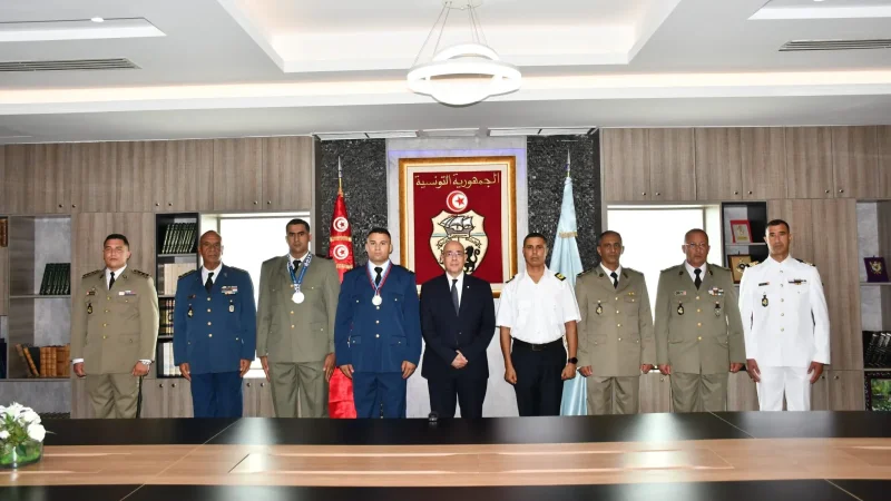 وزارة الدفاع تكرّم عددا من الرياضيين والمدربين العسكريين