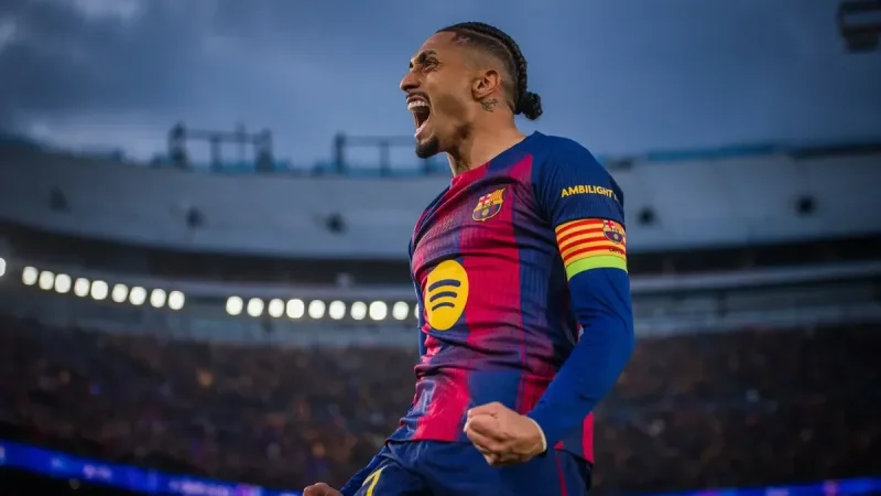 رافينيا يُطارد رقم رونالدينيو التاريخي مع برشلونة