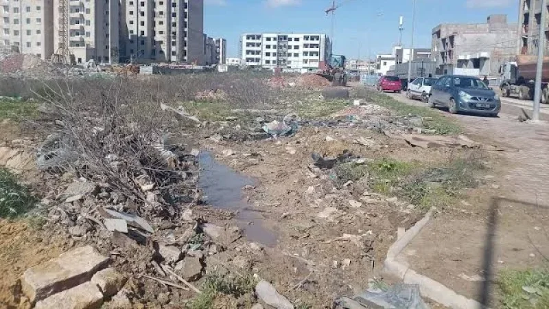 رفع فضلات المصانع والبناء من محيط مستشفى الياسمينات