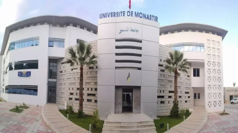 تسلمت جامعة المنستير اليوم الاثنين شهادة نظام إدارة الجودة ISO 9001